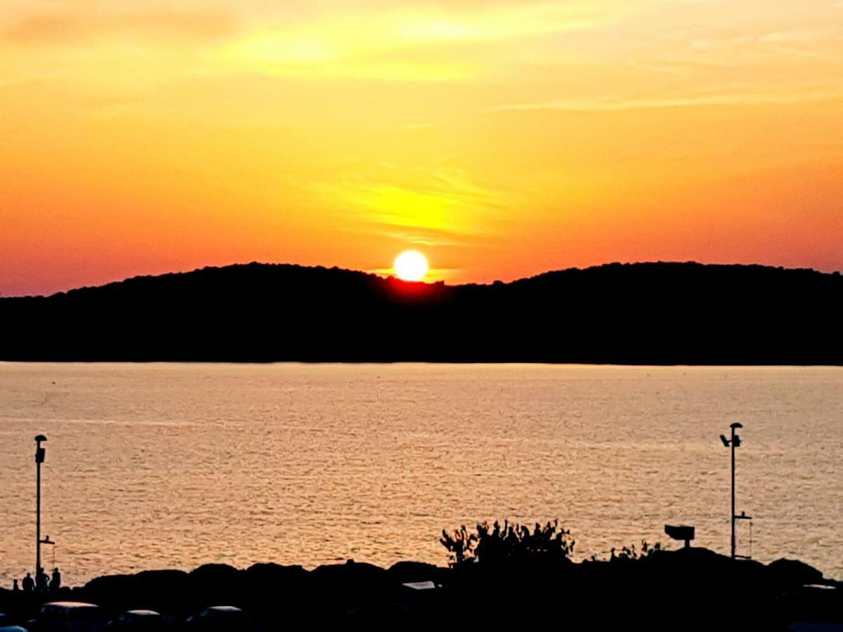 App Obrovac In The Centre - With Amazing Sea View! Daire Pula Dış mekan fotoğraf